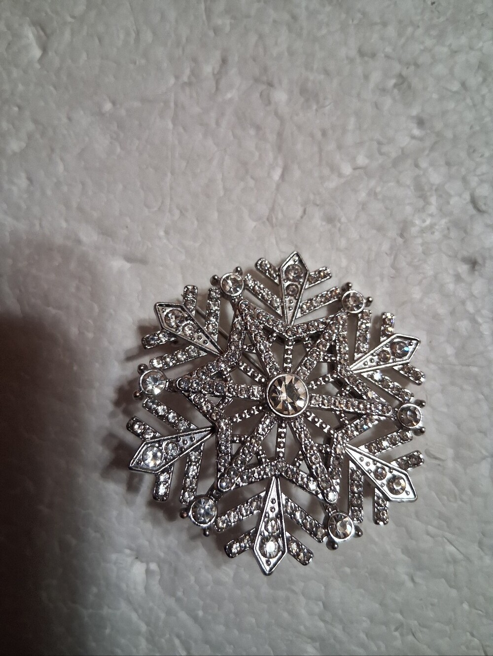 vintage silver-tone rhinestone snowflake brooch/pin. clear crystal rhinestones